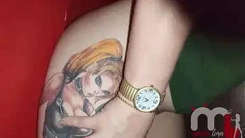 Fui conhecer a casa de swing imperium e claro que fui na cabine de Gloryhole, fodi com 5 paus que surgiram no buraco.