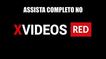 Corno limpando porra na buceta da esposa pela primeira vez