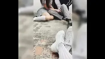 Mejores AMIGAS Estudiantes Putitas de la ESCUELA Técnica se Graban Chupándole la VERGA a un Wey y Cogiendo en la Escuela! Colegiala Mexicana Amateur Follando en Público, Alumnos Precoces! Parte 1
