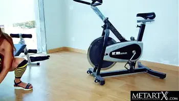 Watch this cute girl frig her hairy pussy during a nude workout