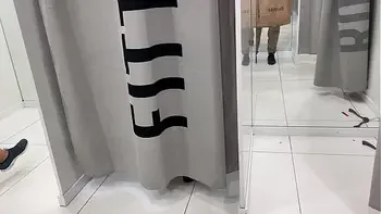 Risky fuck in changing room wiht beauty teen