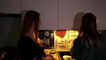 Сёстры шлюшки обменялись своими парнями и соснули хуйца