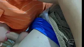 Milf grabo a mi esposa mientras ella se lo chupa a mi mejor amigo le presto a mi amigo la puta de mi esposo que disfruta chupar milf chupando verga mi esposa le hace la paja a mi amigo y el se derrama en su mano mi esposa me es  infiel con mi amigo