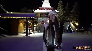 Kinuski, une blonde coquine qui se fait baiser par tous les trous