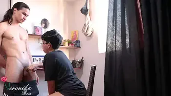 Me atrapa mi primo fumando y me dejó llenar el coño para que no hable - Veronika Boss