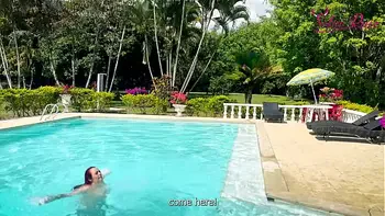 My friends challenge me to do mischief in the pool, I accept and they make me very horny with the games.