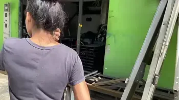 Me aprovecho del pequeño coño de mi hermanastra EMILY