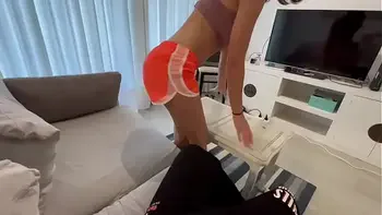 Unfaithful busty wife fucks pizza guy to avoid paying for delivery