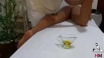 FLAGRANTE - Casada filmada peladinha em sala de atendimento de massagem tantrica REAL - Massage