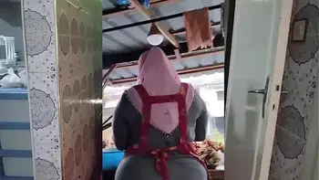 Thick Muslim Indonesian Milf