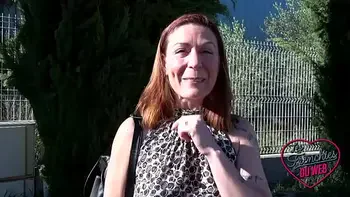 Wendy, coiffeuse coquine qui aime être regardée