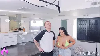 JUGS FOR WIENER HUGS: Payton Preslee Brings it again!