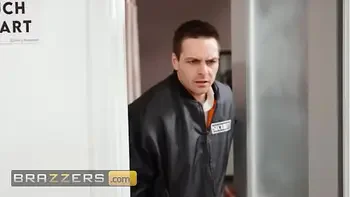 Evie Rees Visits An Art Gallery And Picks The Best Art For Her, A Big Cock Waiting To Get Sucked & Fucked - BRAZZERS