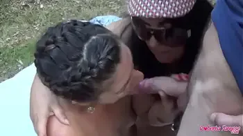 Due troie si fanno scopare da due cazzi all'aperto