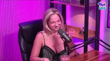 A loirinha peladinha no estudio