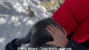 Cette Jolie Brune Se Fait Démonter La Chatte Par Une Enorme Queue Dans La Neige! FINAL FACIALE!