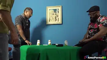 Esposa infiel, mama o leitinho do amigo do marido