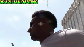 Passeando pela rua surgiu uma oportunidade não perdi tempo aceitei cache ele comeu minha buceta e meu cuzinho bem gostoso.