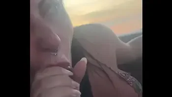 Trânsito parado eu aproveitei para chupar meu enteado e tomar todo do leite, que esse vídeo não pare na internet para meu marido ver.