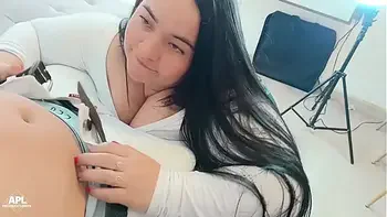 Camino a mi casa, me encontre con mi vecina, la puta gordita me invito a su casa a tomar café, y me termine comiendo su gran coño