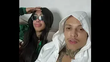 Morena peituda mostra sua bunda grande e gosta de cavalgar , pau grande