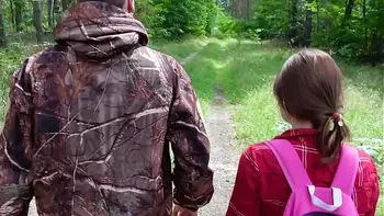 Deutsche Studentin TinyEmily von fremden Typen auf dem Heimweg AO gefickt