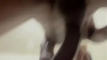 do nada nós começou foder e fizemos um vídeo caseiro Coloquei meu pau nessa buceta quentinha no pelo e gozei duas vezes Muito rapidinho muito tesão tinha que bater uma antes