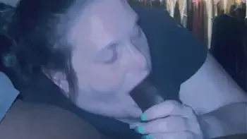 Monster gumjob gets a monster cumshot