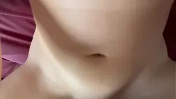 Estoy caliente y me follo a mi hermanastro hasta correrme