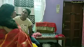 Indian Hot Bhabhi XXX sex with Innocent Boy! With Clear Audio