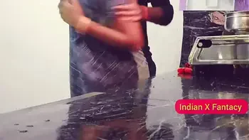 प्लीज अभी नहीं चोदो कोई आ जायेगा।भाभी को कीचन में जबरदस्ती चोदा