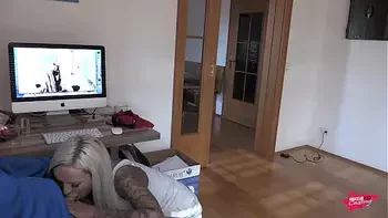 Mitbewohner beim wichsen erwischt! Fick mich !