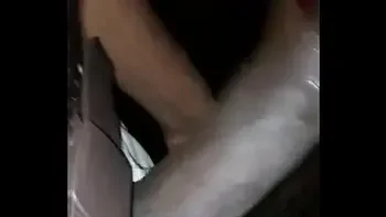Meu macho ficou com tesão, me mandou descer do carro e dar pra ele até ele gozar. Só me usou, mas eu adoro.