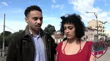 Azylis, une petite perverse qui adore se faire sauter