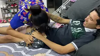 CONTRATO UNA ENFERMERA Y ELLA ME DA SU COÑO YB TETAS DELICIOSAS HASTA TRAGARSE MI LECHE