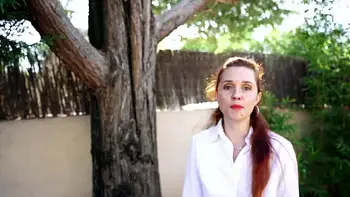 Infirmière rousse à petits seins passe son premier casting X