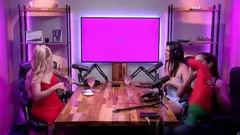 A Loirinha gostosa tirou a roupa no estúdio