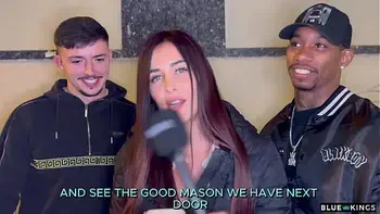 Andrea Lux entrevista a dos chicos en la calle y se los folla en el hotel