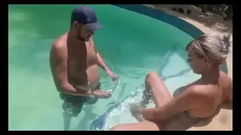 Hot Mutual Masturbation in swimming pool