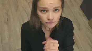 A married neighbor gave a blowjob for replacing a light bulb.