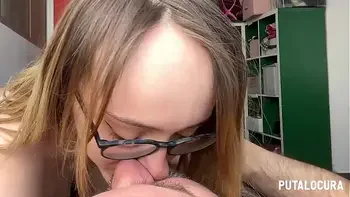 PutaLocura - Teen española culona Emejota folla y traga leche de Torbe en el sofá