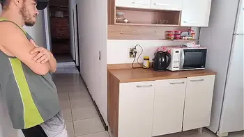 SEXO ARRISCADO! me arrisquei transando com melhor amigo do meu corno enquanto ele estava no banho