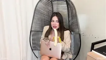 Colombian sexologist Sara Blonde checks the size of COFLA24CM's HUGE cock