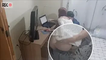 Safada dona de casa recebe manutencista depravado!