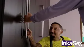 Mi hermanastra brasilera es una tentación que no podemos resistir.