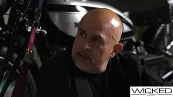 Jewelz Blu & GIselle Blanco's HOT Sex Tape To Create Scandal