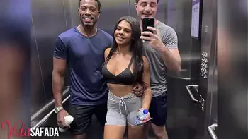 Nosso novo personal trainer é muito atencioso. deu uma aula de como foder a esposa após o treino.