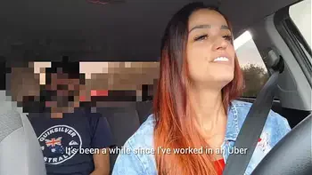 Motorista de app safada pegou passageiro se masturbando por trás e fudeu com ele sem camisinha!