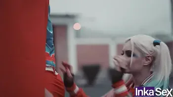 Superman destroza el ano a Harley Quinn y le hace un creampie en el ano.