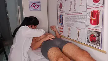 Ereção na frente da enfermeira